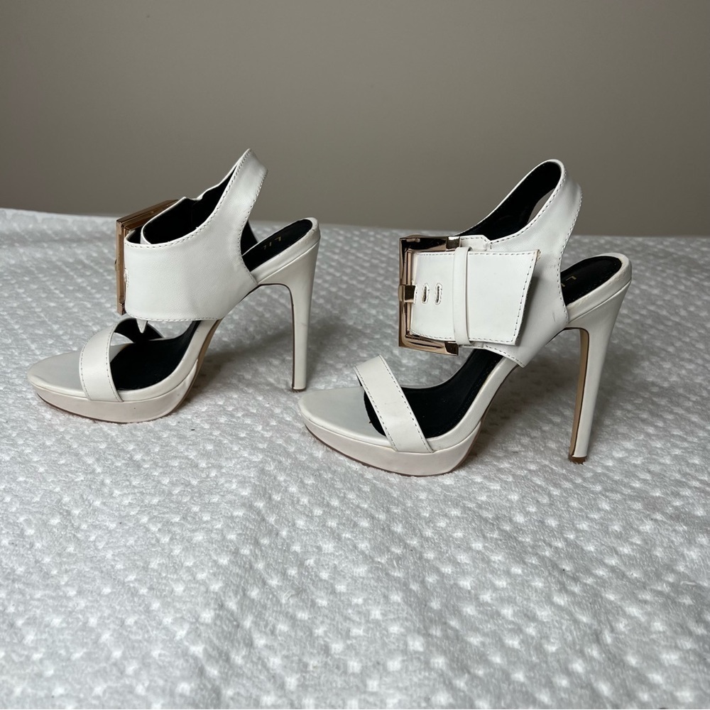 Liliana Off White Heeled Sandal. - Picture 4 of 9